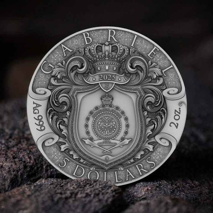 Niue: Gabriel kolorowany/pozłacany 2 uncje Srebra 2025 Antiqued Coin