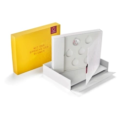 Kaseta z książką z serii The language of flowers