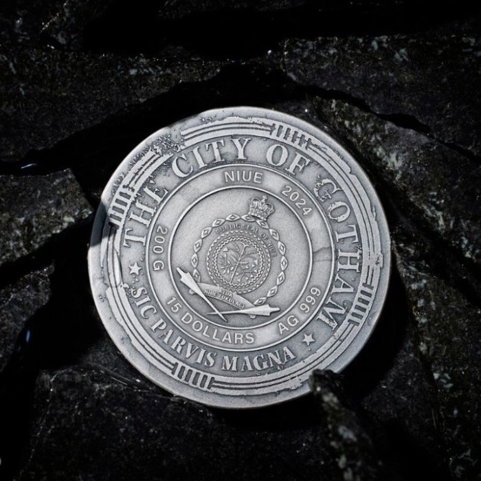 Niue: DC Comics - Batman kolorowany 200 g Srebra 2025 High Relief Antiqued Coin
