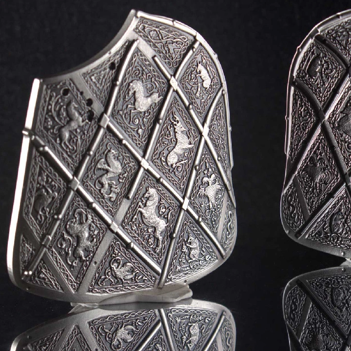 Trellised Targe Shield 2 uncje Srebra 2023 Stackable High Relief Antiqued