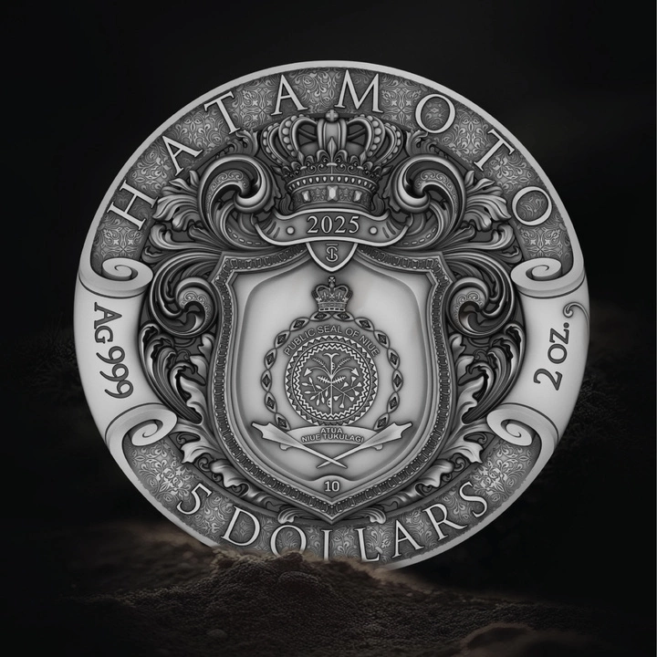 Niue: Hatamoto kolorowany/pozłacany 2 uncje Srebra 2025 Antiqued Coin